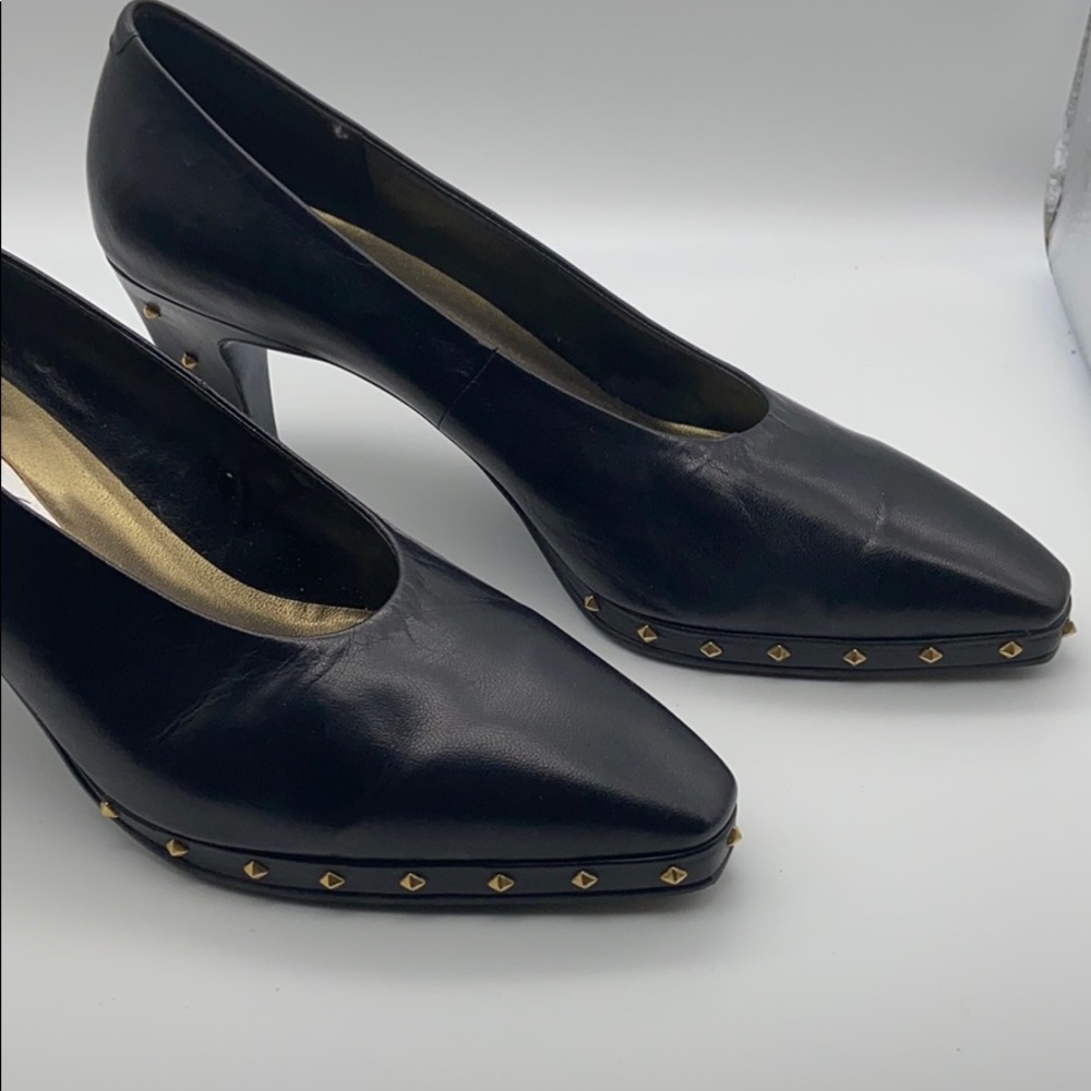 Vintage black pumps with small studs
